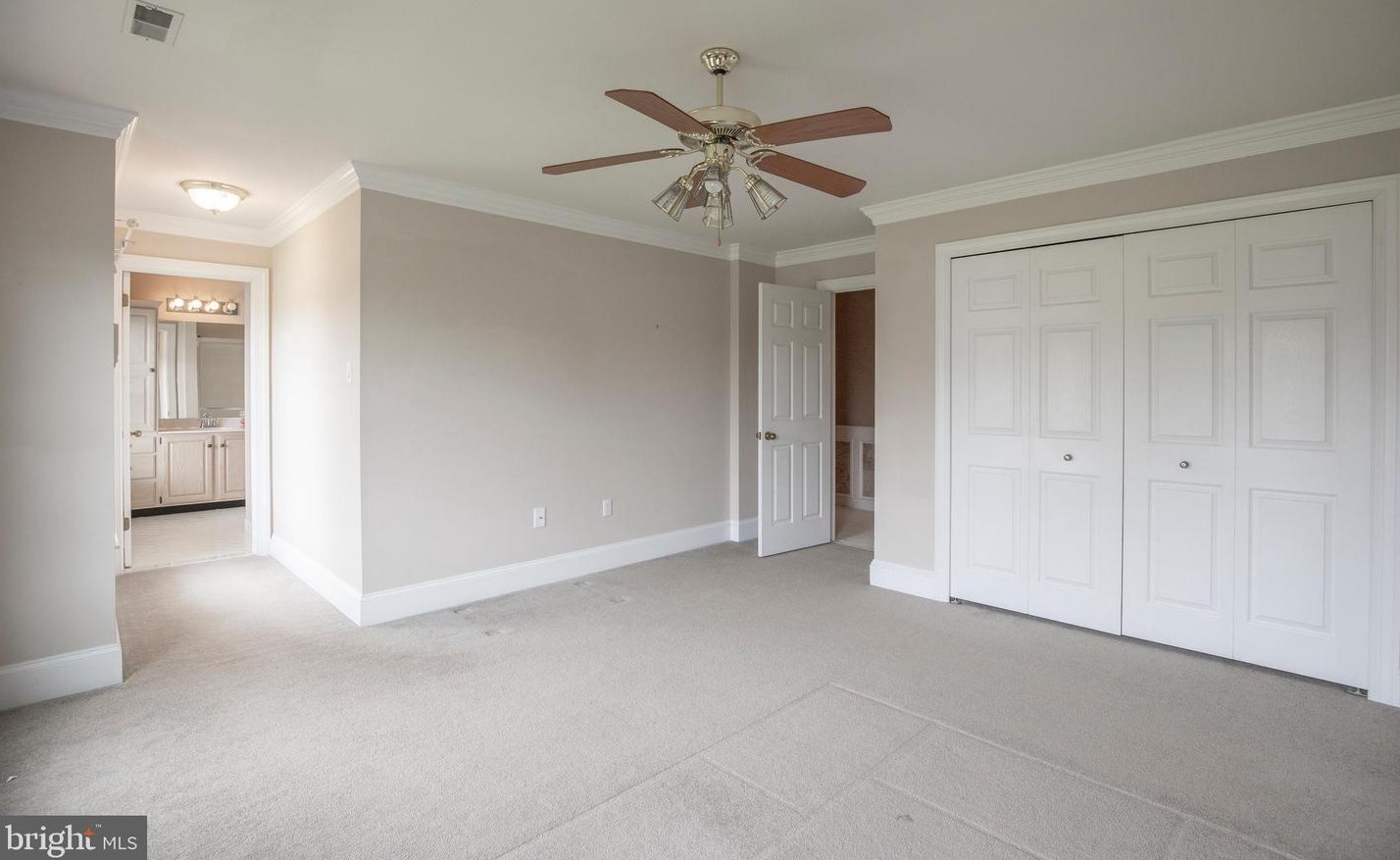 4 Bayshore Dr, Upper Makefield PA 18940-3805 exterior