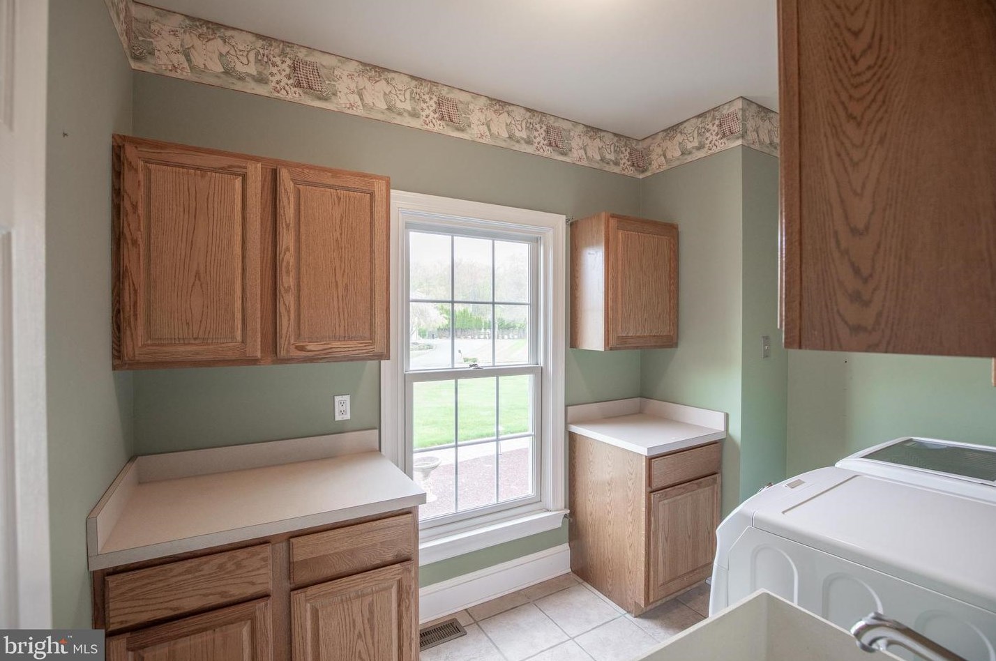 4 Bayshore Dr, Upper Makefield PA 18940-3805 exterior