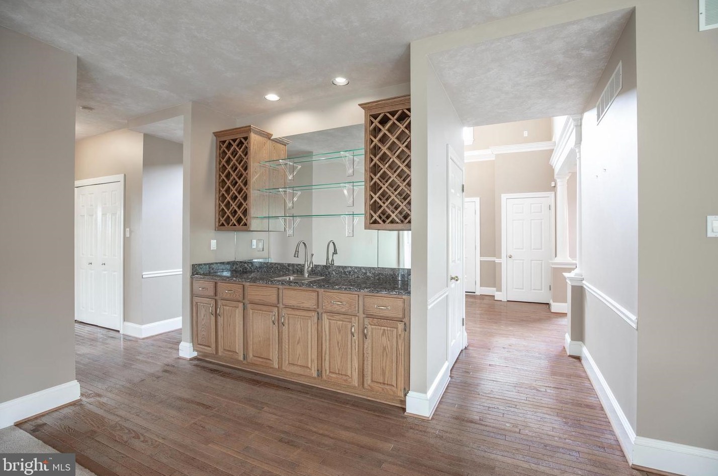 4 Bayshore Dr, Upper Makefield PA 18940-3805 exterior