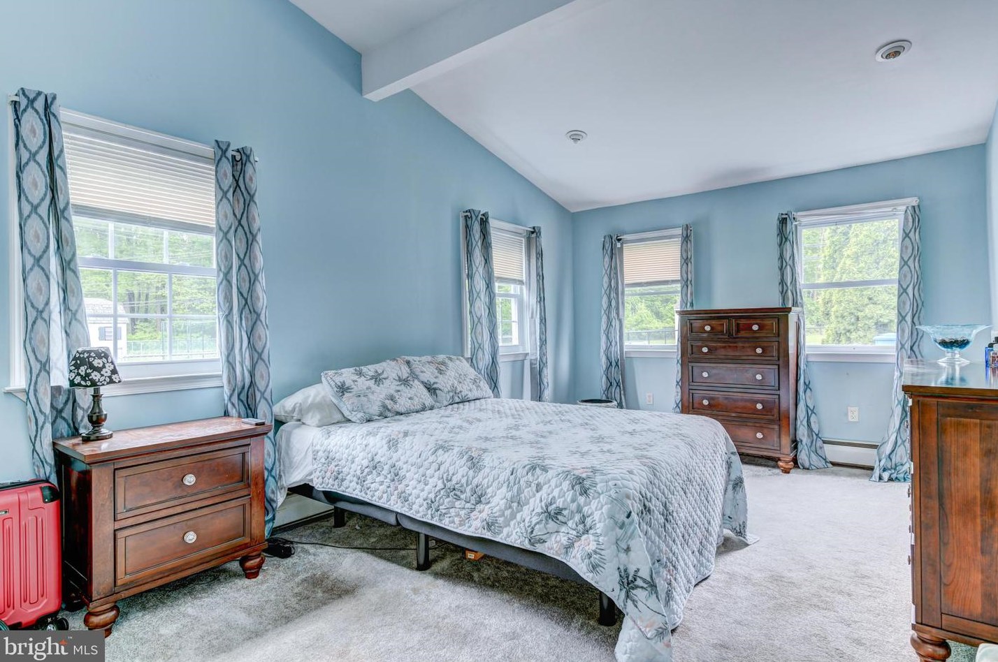 42 Roundwood Ln, Levittown PA 19055-1428 exterior