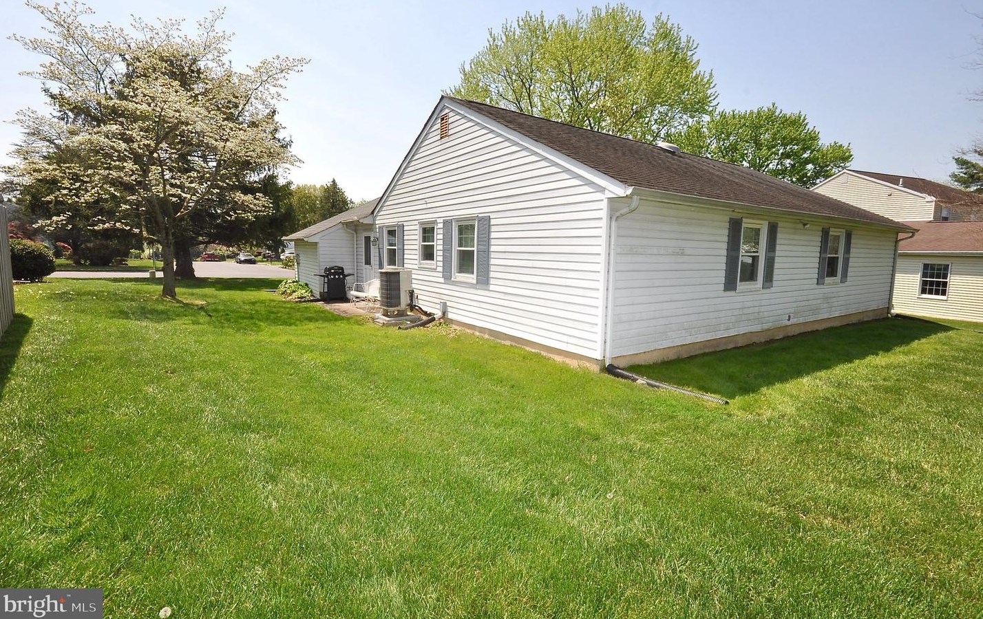91 Lark Dr, Southampton PA  18966-1969 exterior