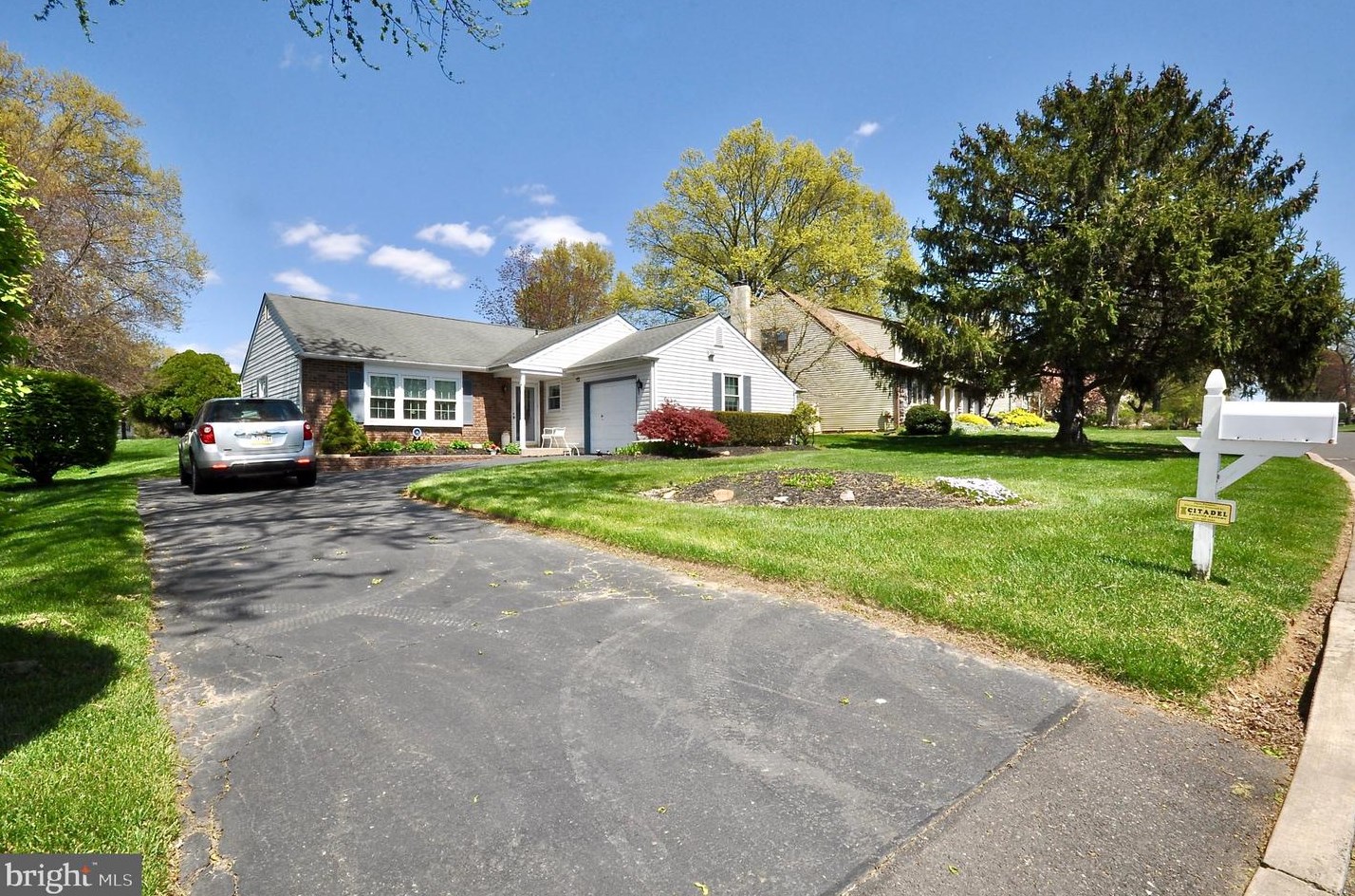 91 Lark Dr, Southampton PA  18966-1969 exterior