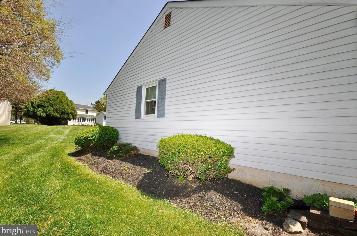 91 Lark Dr, Southampton PA  18966-1969 exterior