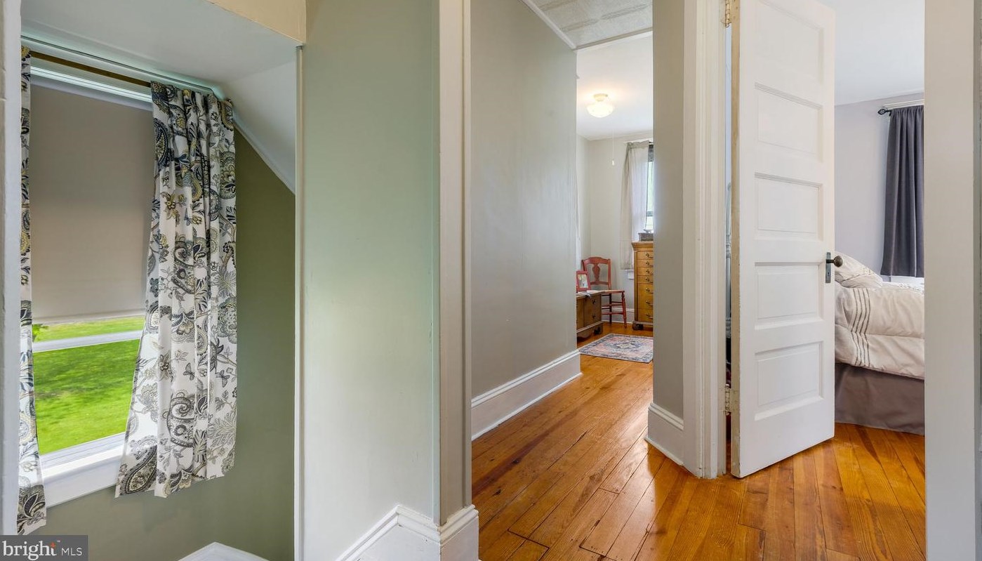 255 Yardley Ave, Levittown PA 19054-1119 exterior