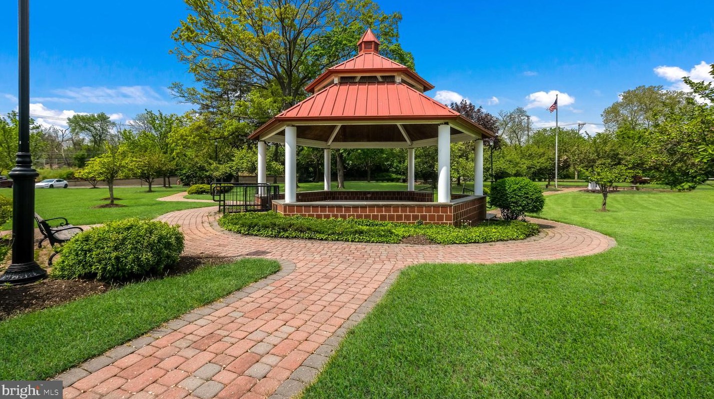 255 Yardley Ave, Levittown PA 19054-1119 exterior