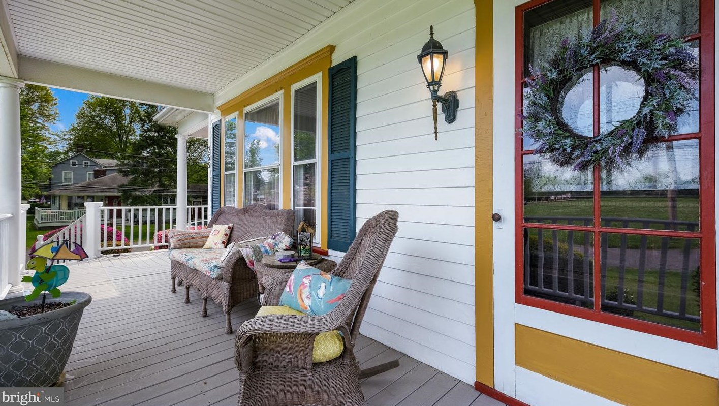 255 Yardley Ave, Levittown PA 19054-1119 exterior