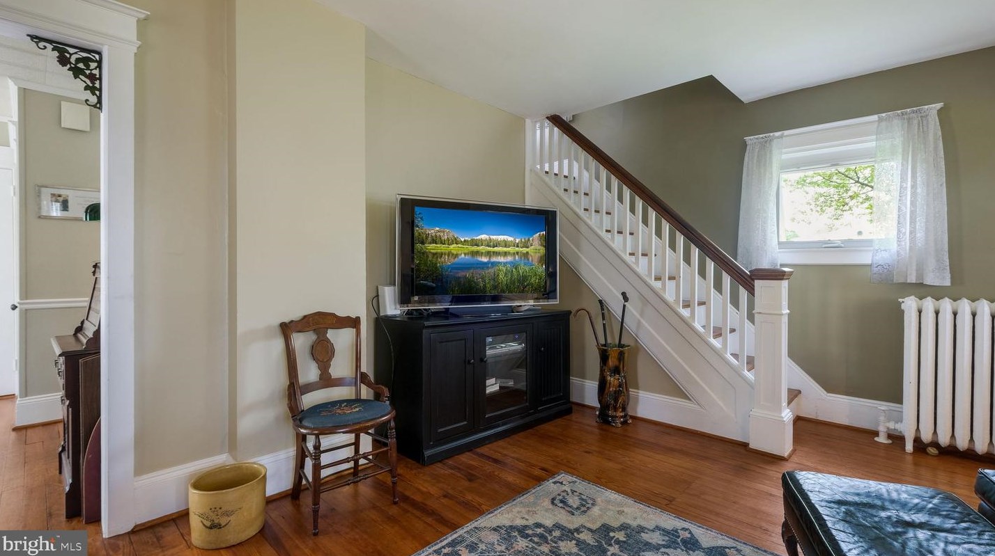 255 Yardley Ave, Levittown PA 19054-1119 exterior