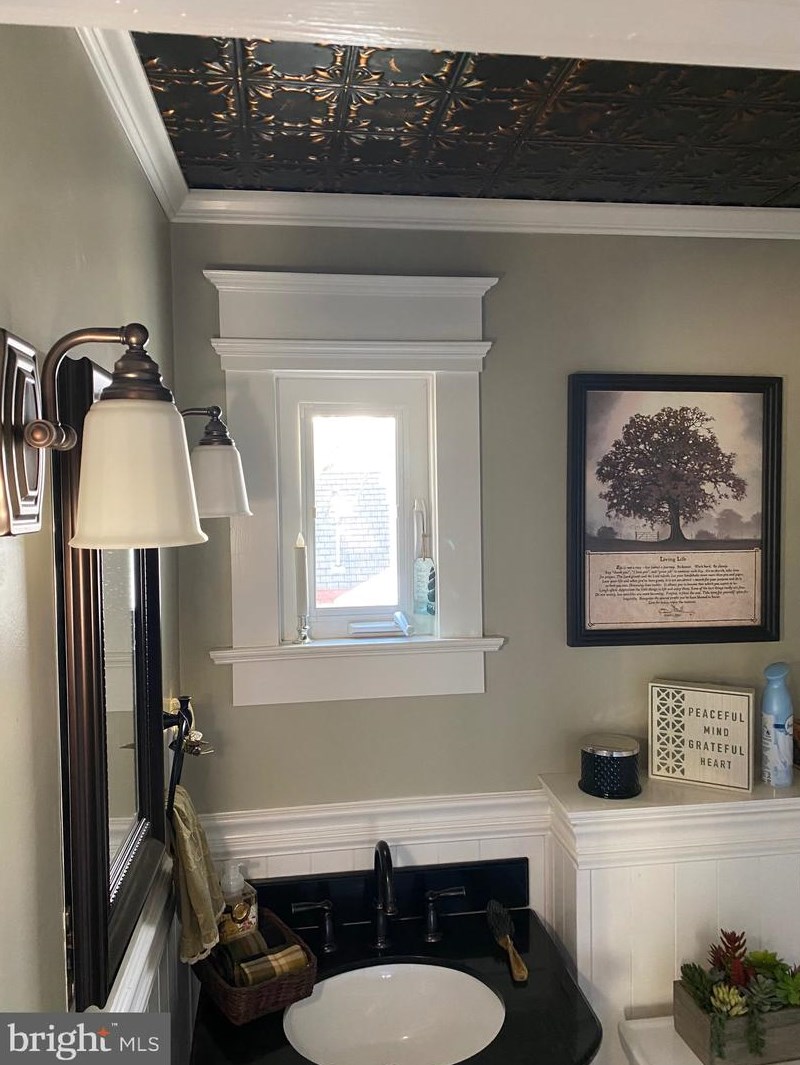 255 Yardley Ave, Levittown PA 19054-1119 exterior