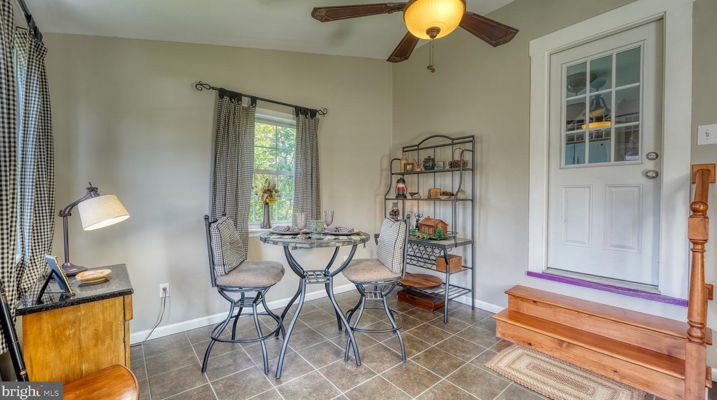 255 Yardley Ave, Levittown PA 19054-1119 exterior