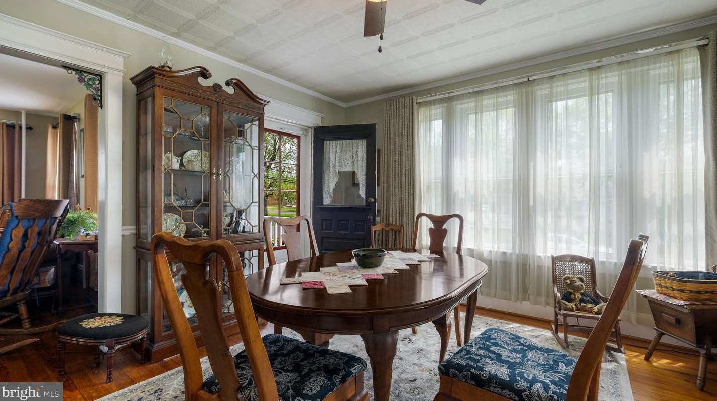 255 Yardley Ave, Levittown PA 19054-1119 exterior