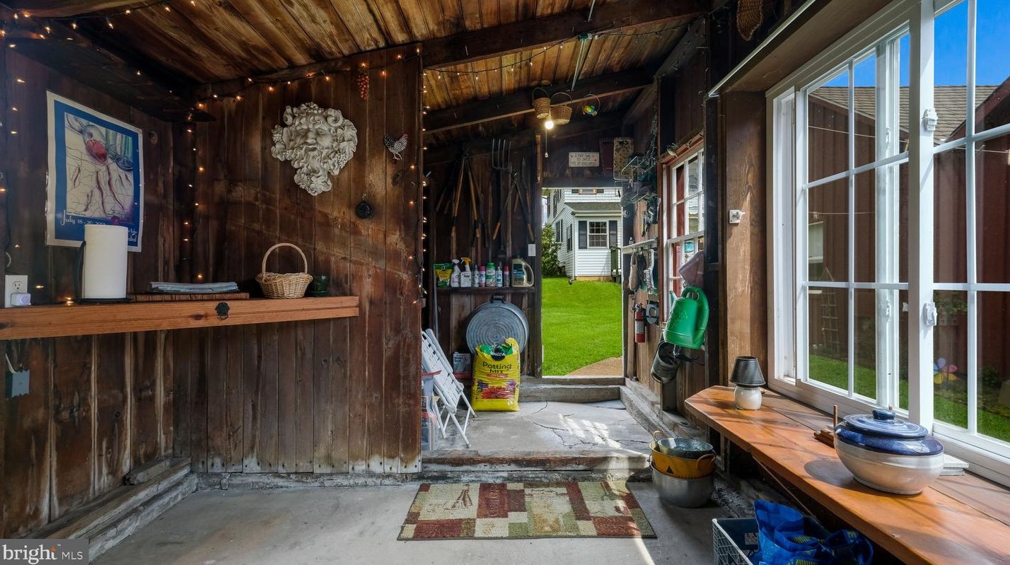 255 Yardley Ave, Levittown PA 19054-1119 exterior