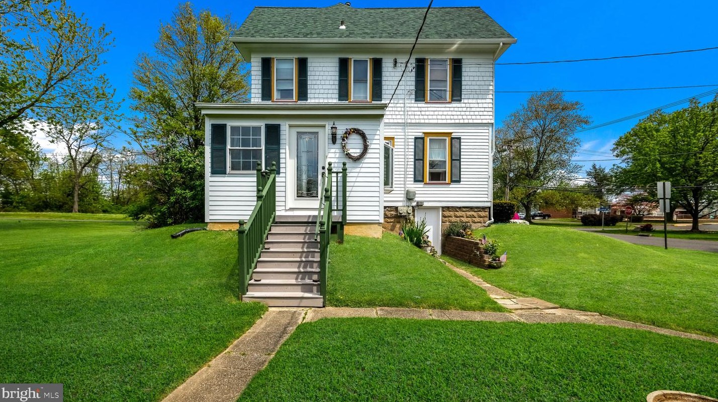 255 Yardley Ave, Levittown PA 19054-1119 exterior