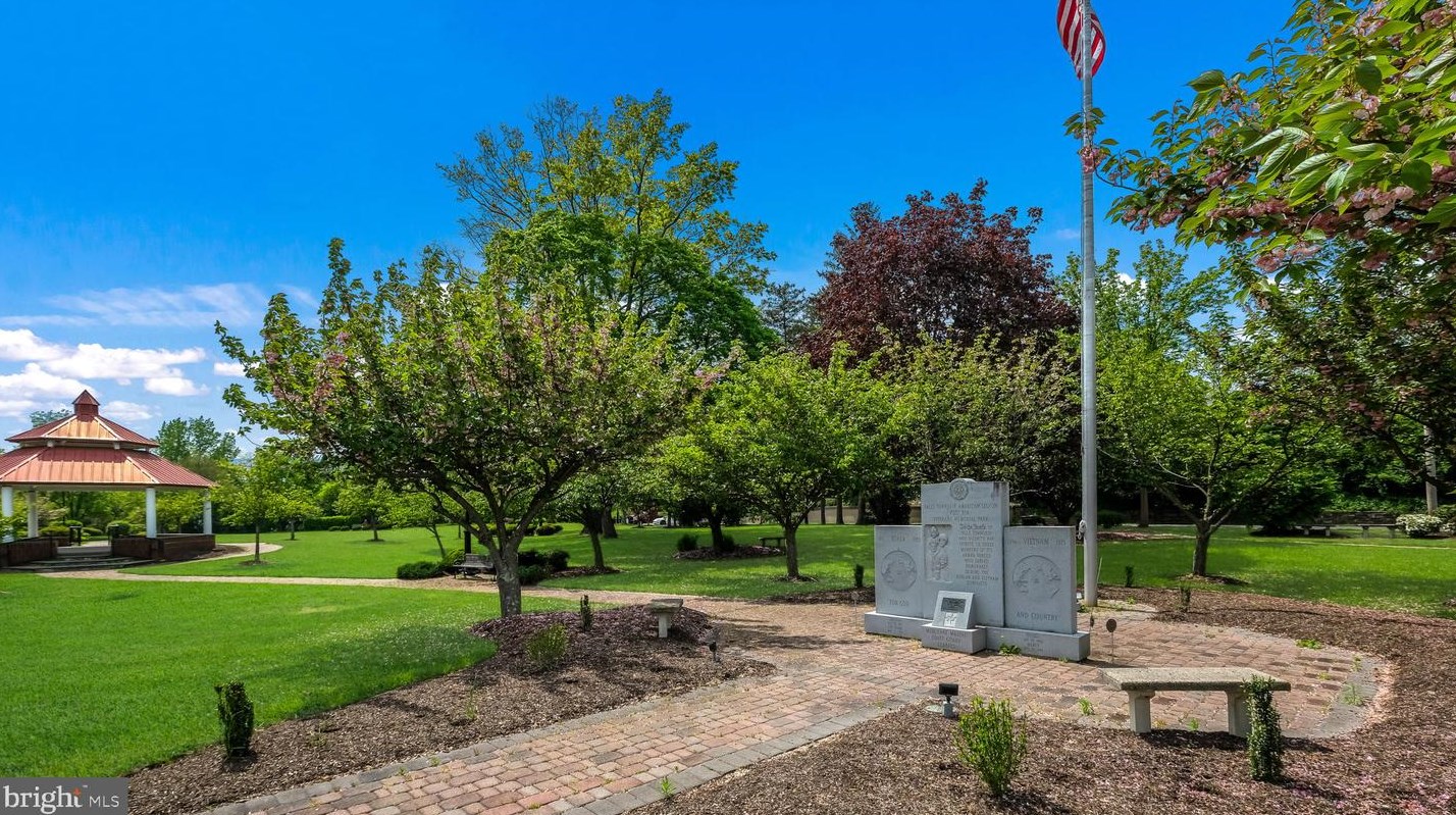 255 Yardley Ave, Levittown PA 19054-1119 exterior