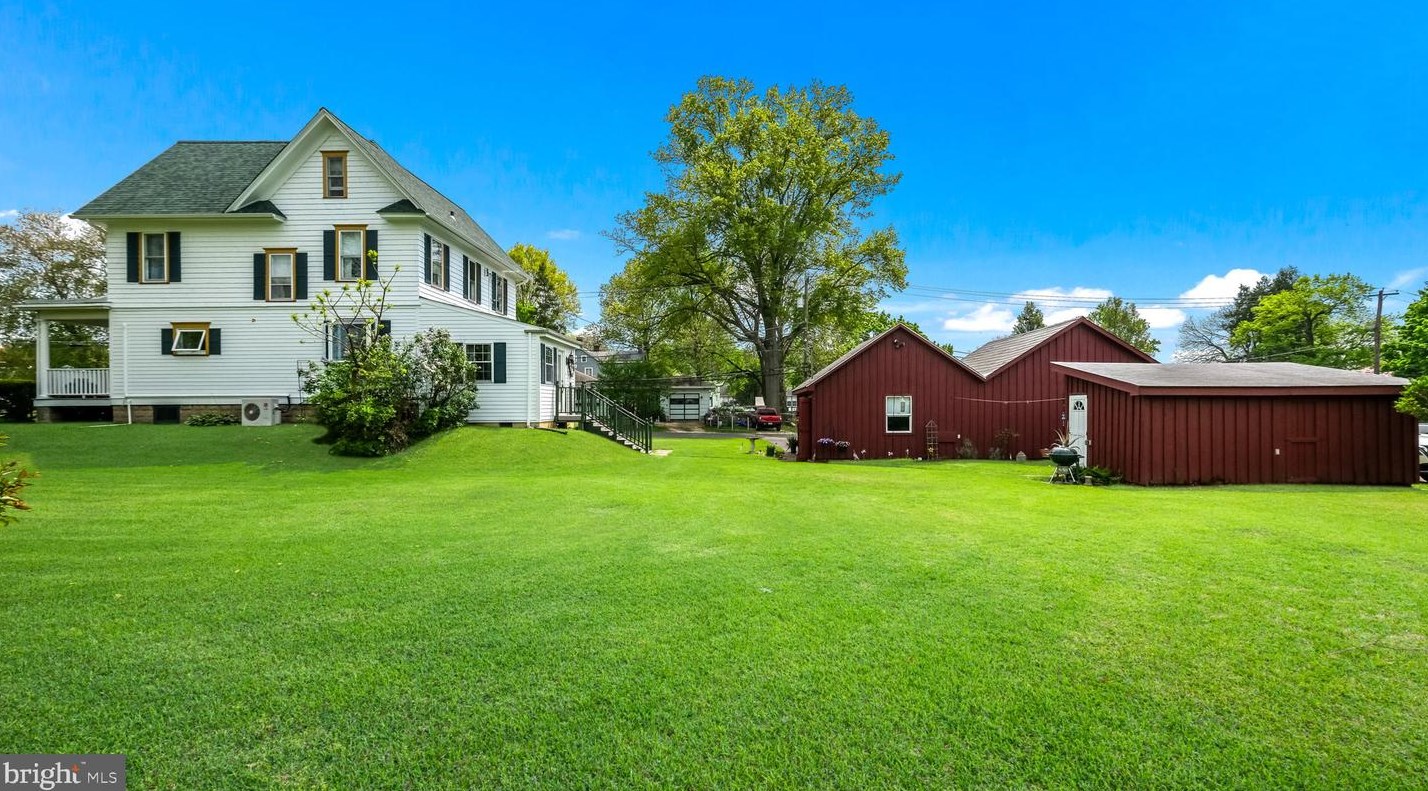 255 Yardley Ave, Levittown PA 19054-1119 exterior