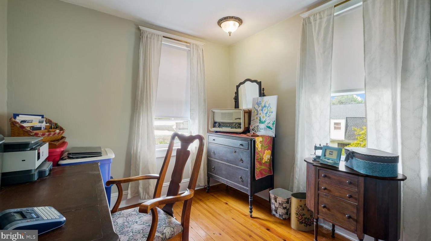 255 Yardley Ave, Levittown PA 19054-1119 exterior