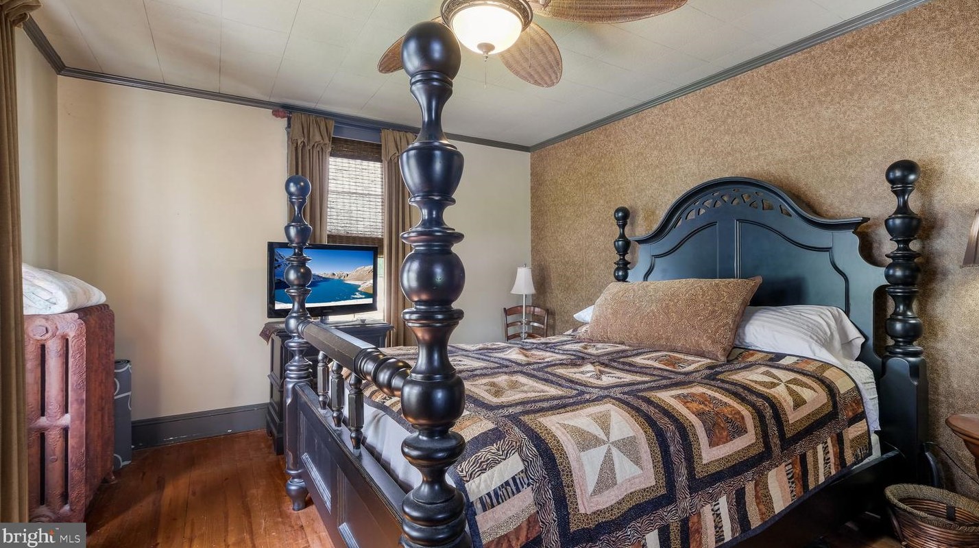 255 Yardley Ave, Levittown PA 19054-1119 exterior