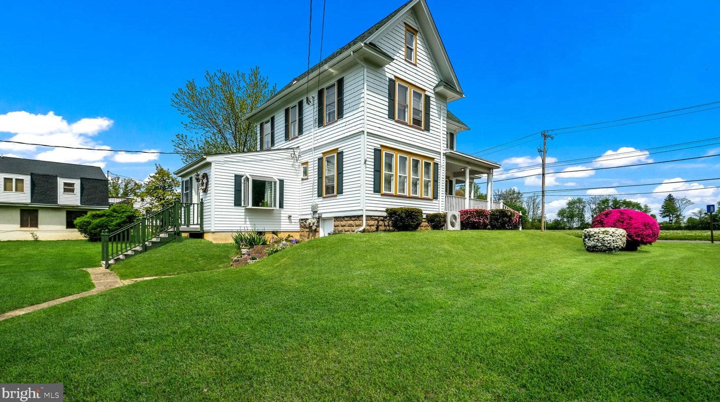 255 Yardley Ave, Levittown PA 19054-1119 exterior