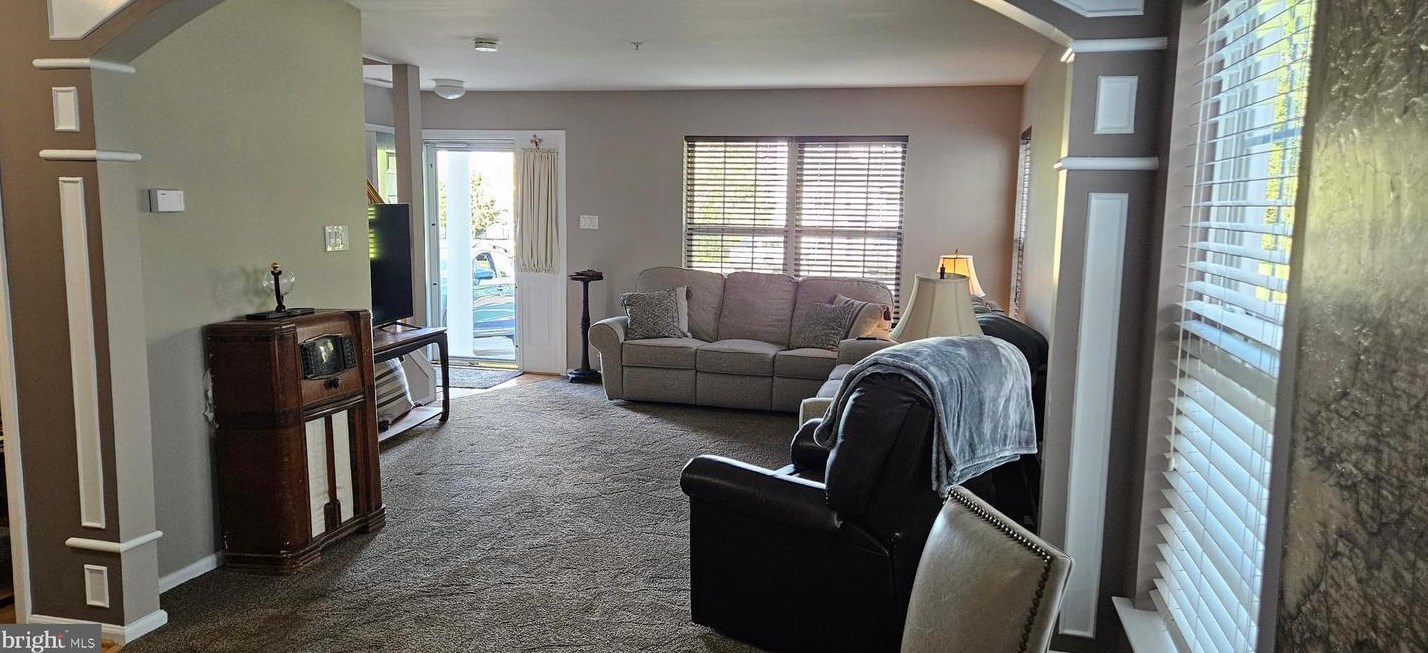 306 Middlebury Dr, Warminster PA 18974-3884 exterior