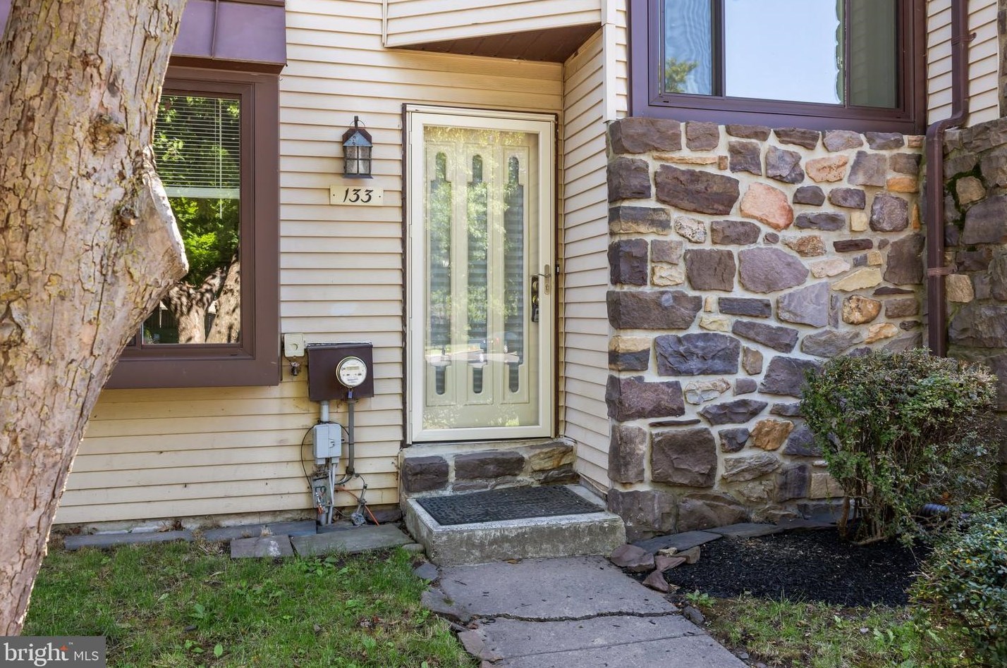 133 Windham Ct, Upper Makefield PA  18940-1750 exterior