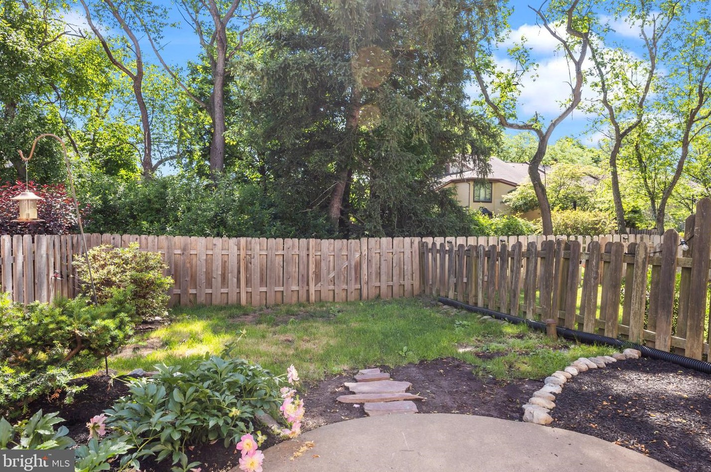 133 Windham Ct, Upper Makefield PA 18940-1750 exterior