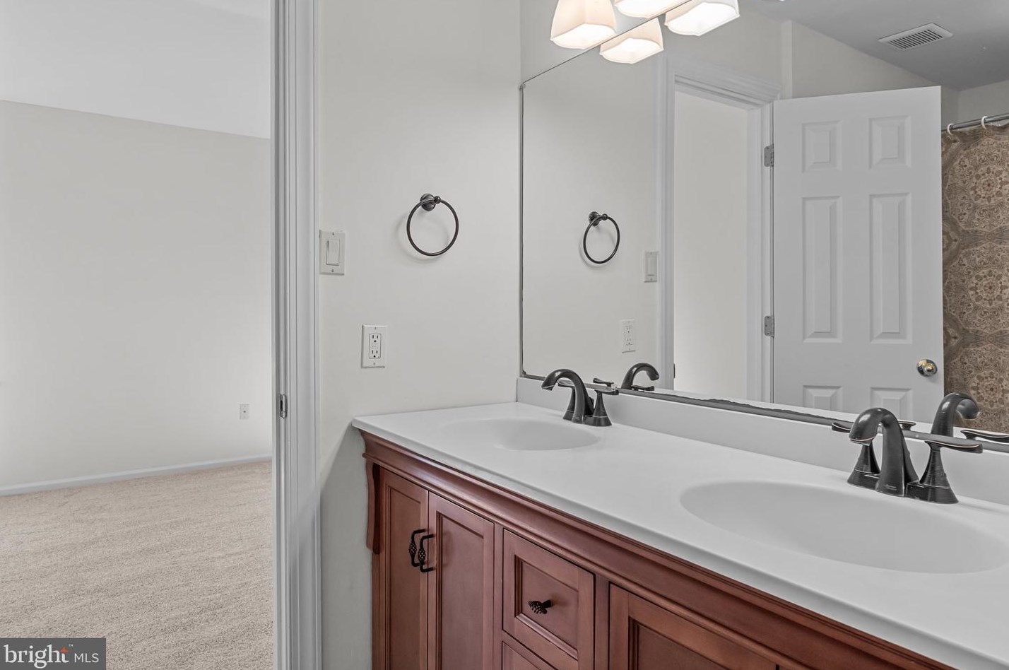 133 Windham Ct, Upper Makefield PA 18940-1750 exterior