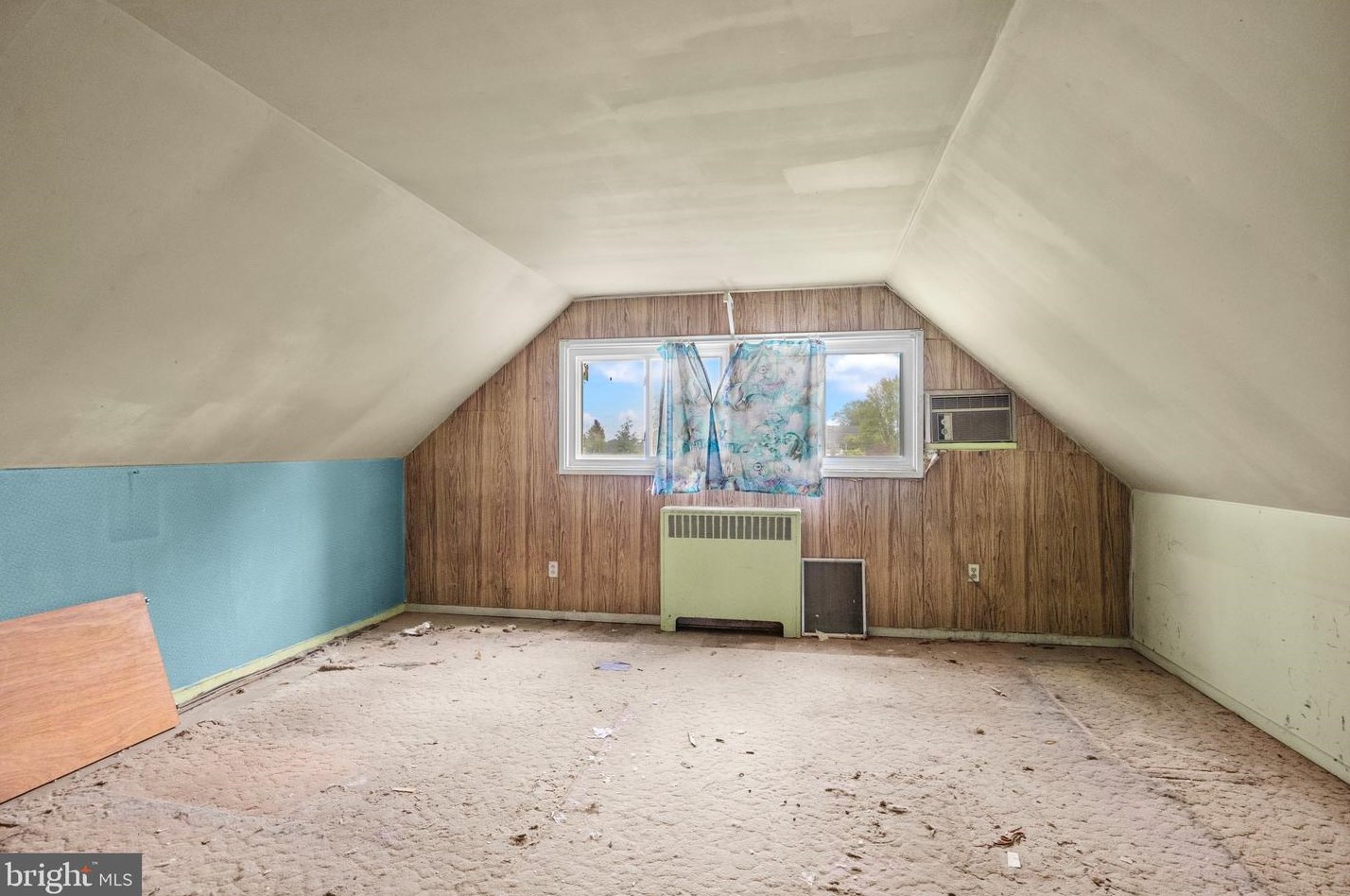 42 Crown Rd, Levittown PA  19057-1729 exterior