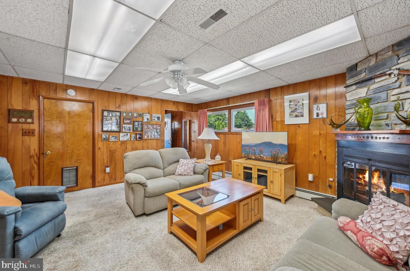 56 Timber Ln, Levittown PA 19054-2923 exterior