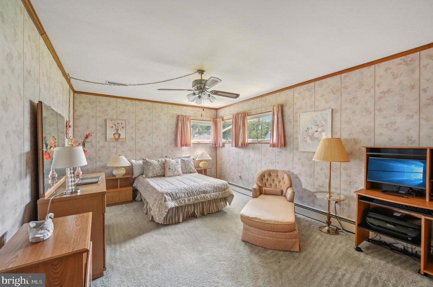 56 Timber Ln, Levittown PA 19054-2923 exterior