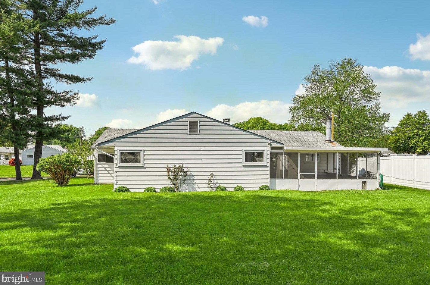 56 Timber Ln, Levittown PA 19054-2923 exterior