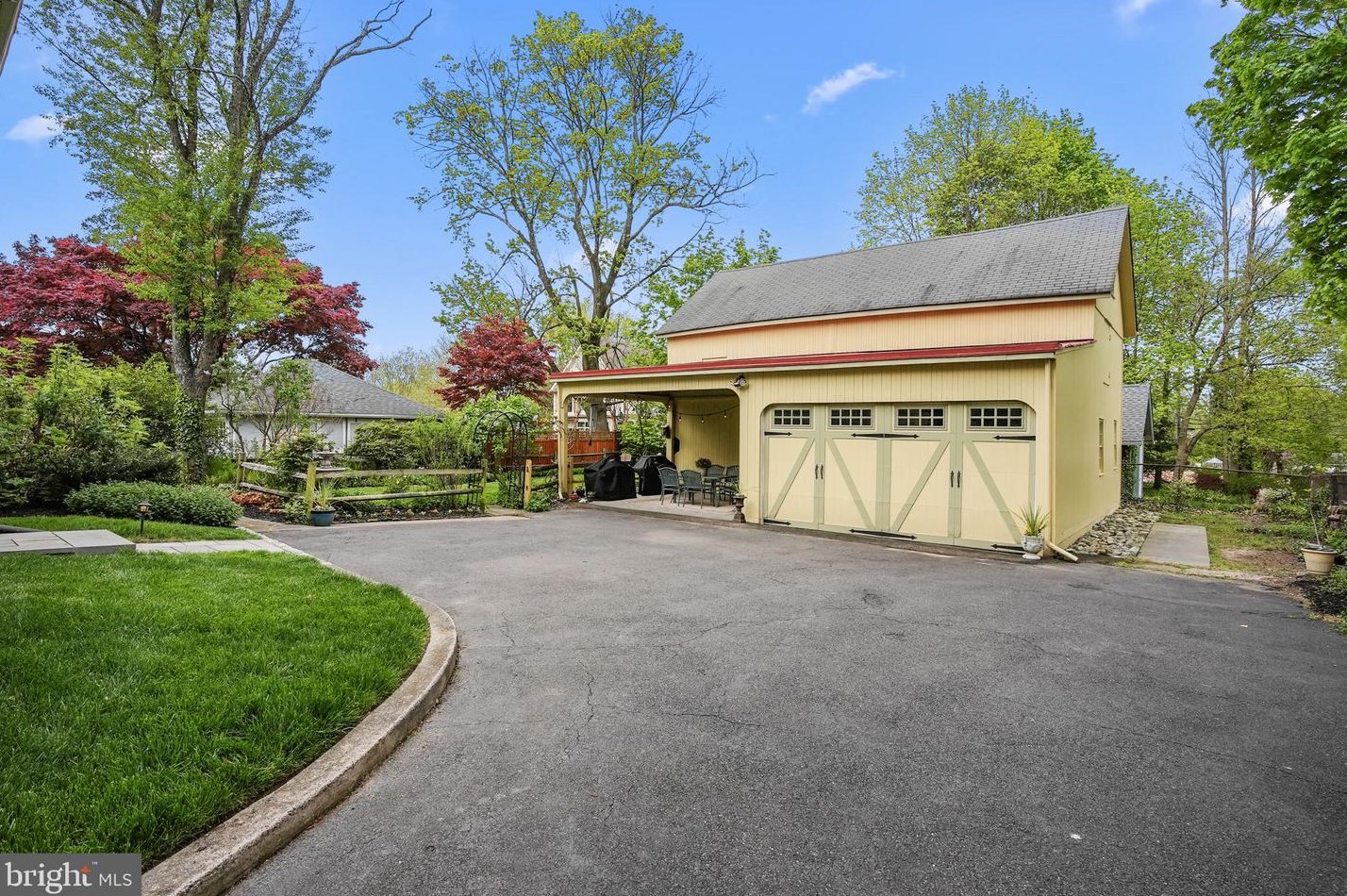 194 Chancellor St, Upper Makefield PA 18940-2108 exterior