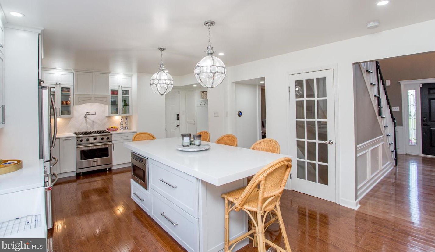 2018 Leedoms Dr, Upper Makefield PA 18940-9420 exterior