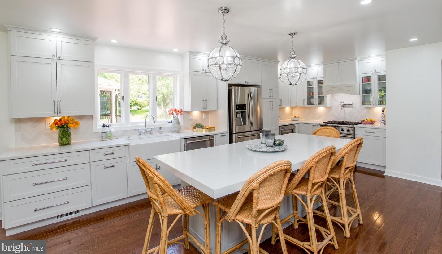 2018 Leedoms Dr, Upper Makefield PA 18940-9420 exterior