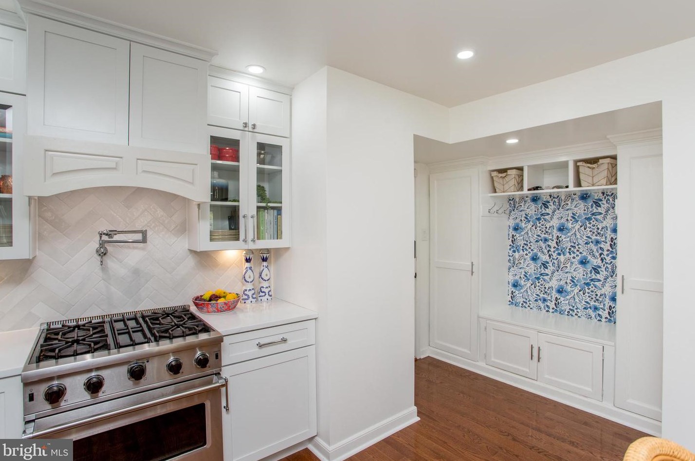 2018 Leedoms Dr, Upper Makefield PA 18940-9420 exterior