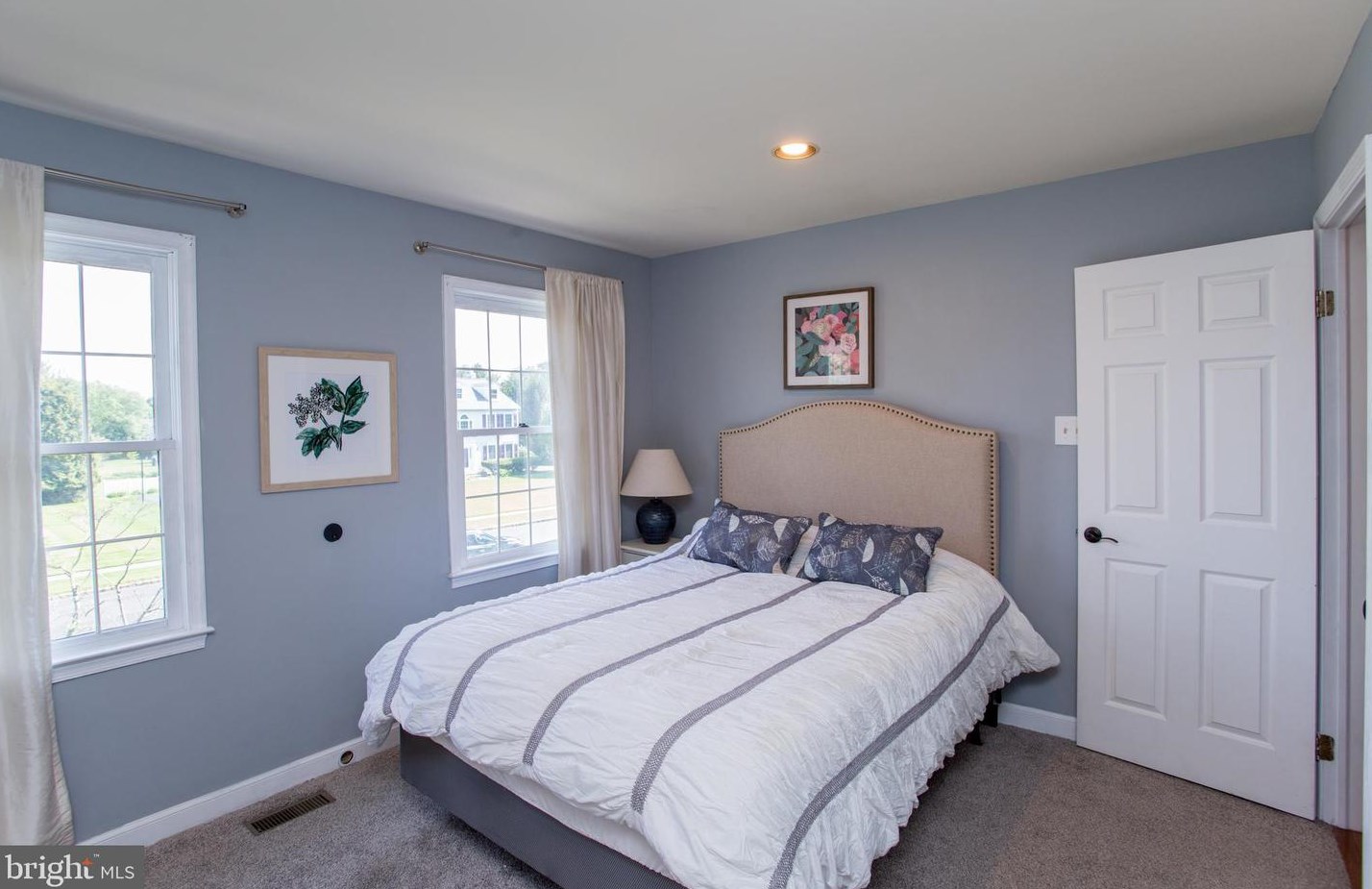 2018 Leedoms Dr, Upper Makefield PA 18940-9420 exterior