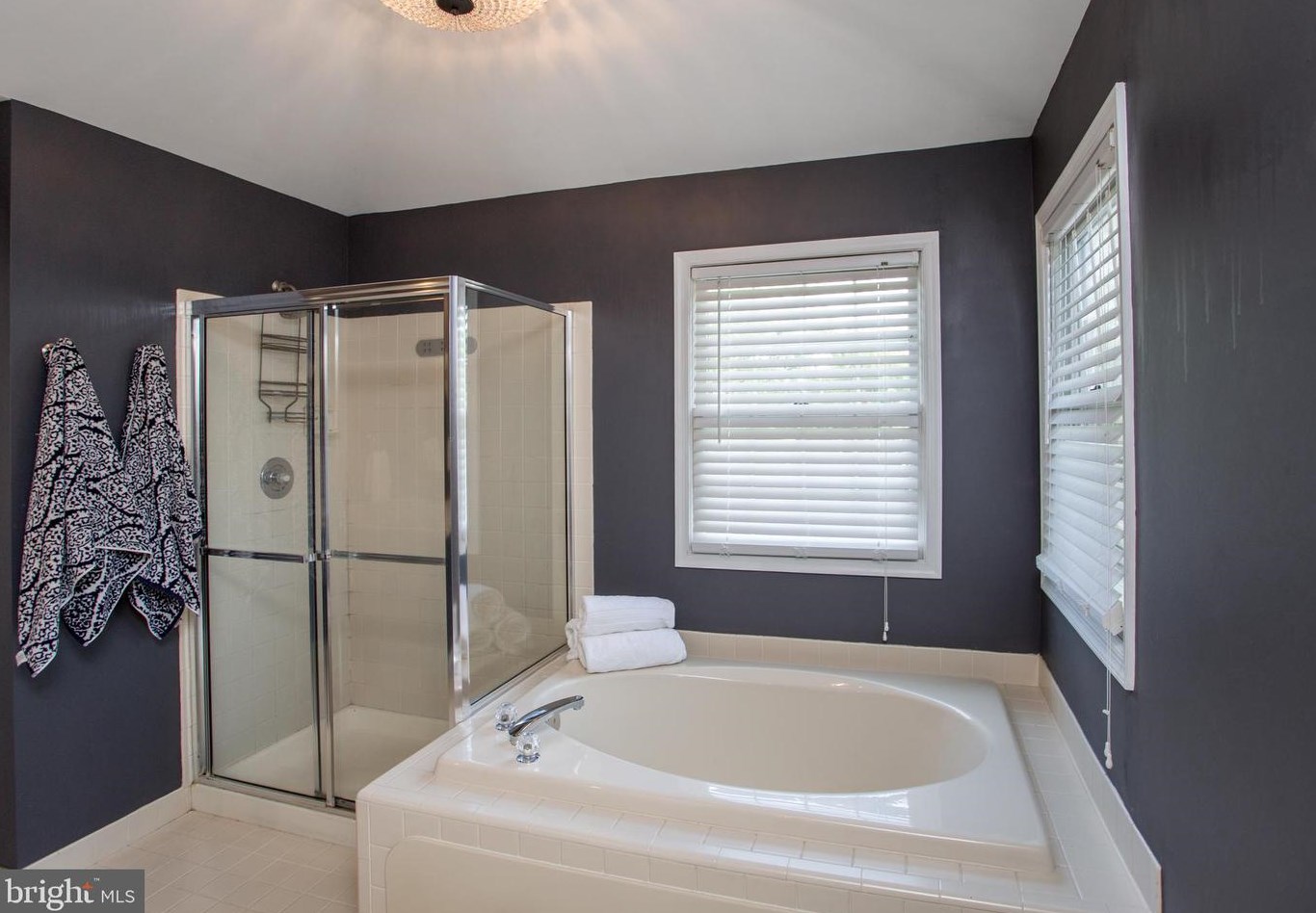 2018 Leedoms Dr, Upper Makefield PA 18940-9420 exterior