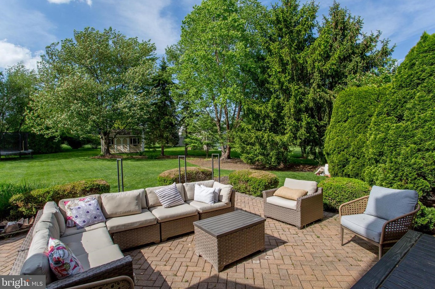 2018 Leedoms Dr, Upper Makefield PA 18940-9420 exterior