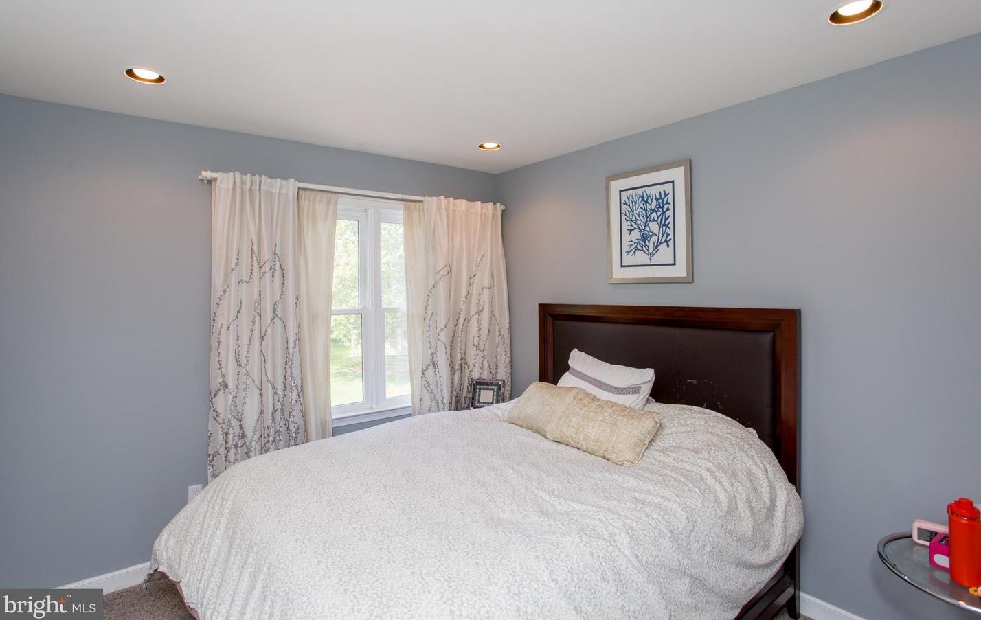 2018 Leedoms Dr, Upper Makefield PA 18940-9420 exterior