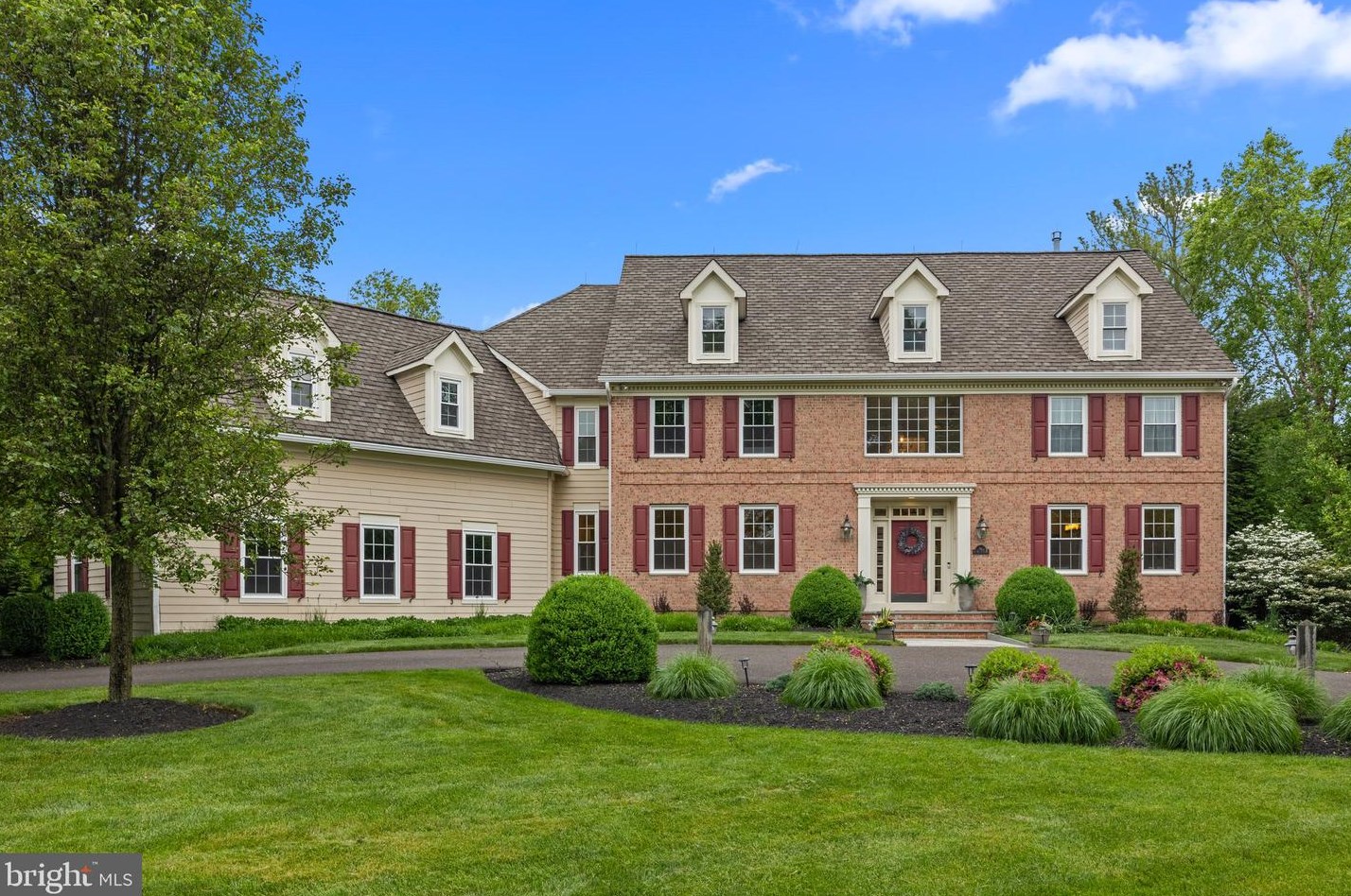 4 Greenbriar Cir, Upper Makefield PA  18940-2619 exterior