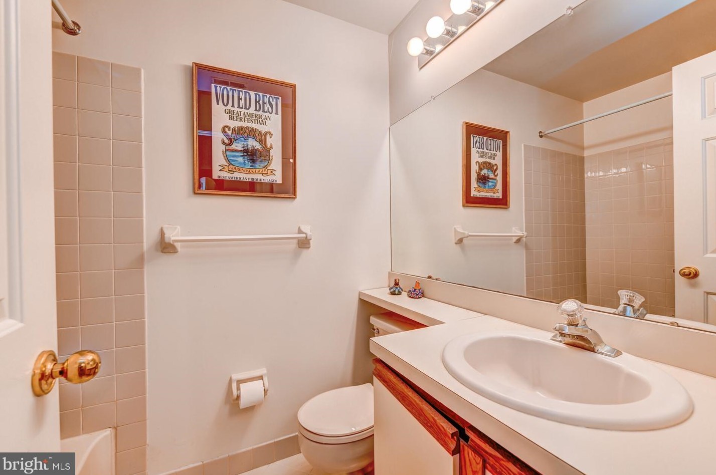 484 Cedar Holw Dr, Yardley PA 19067-6355 exterior