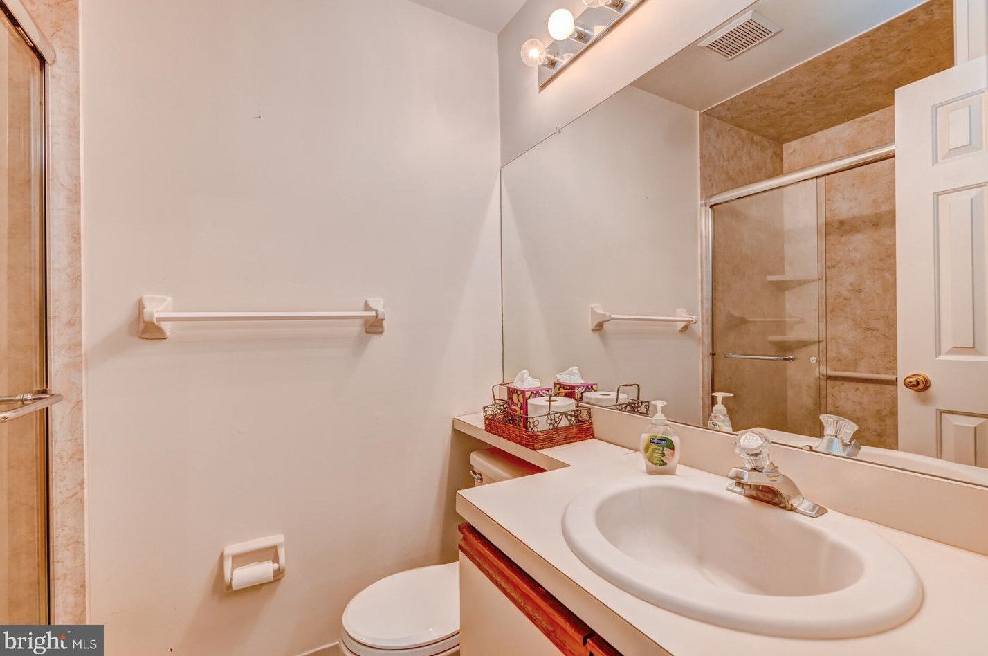 484 Cedar Holw Dr, Yardley PA 19067-6355 exterior