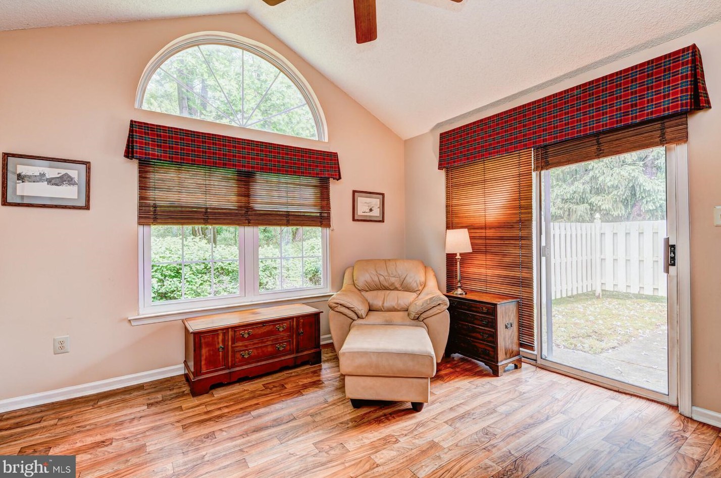 484 Cedar Holw Dr, Yardley PA 19067-6355 exterior