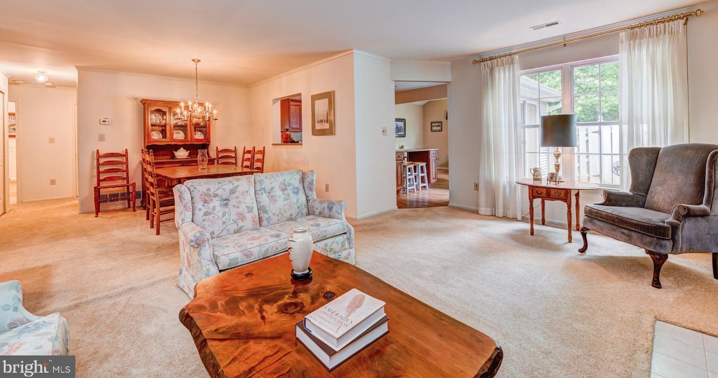 484 Cedar Holw Dr, Yardley PA 19067-6355 exterior