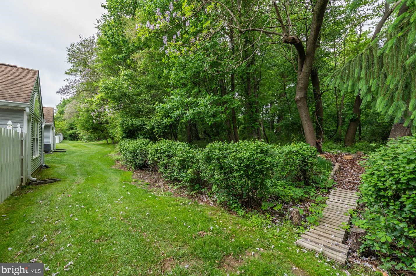 484 Cedar Holw Dr, Yardley PA 19067-6355 exterior