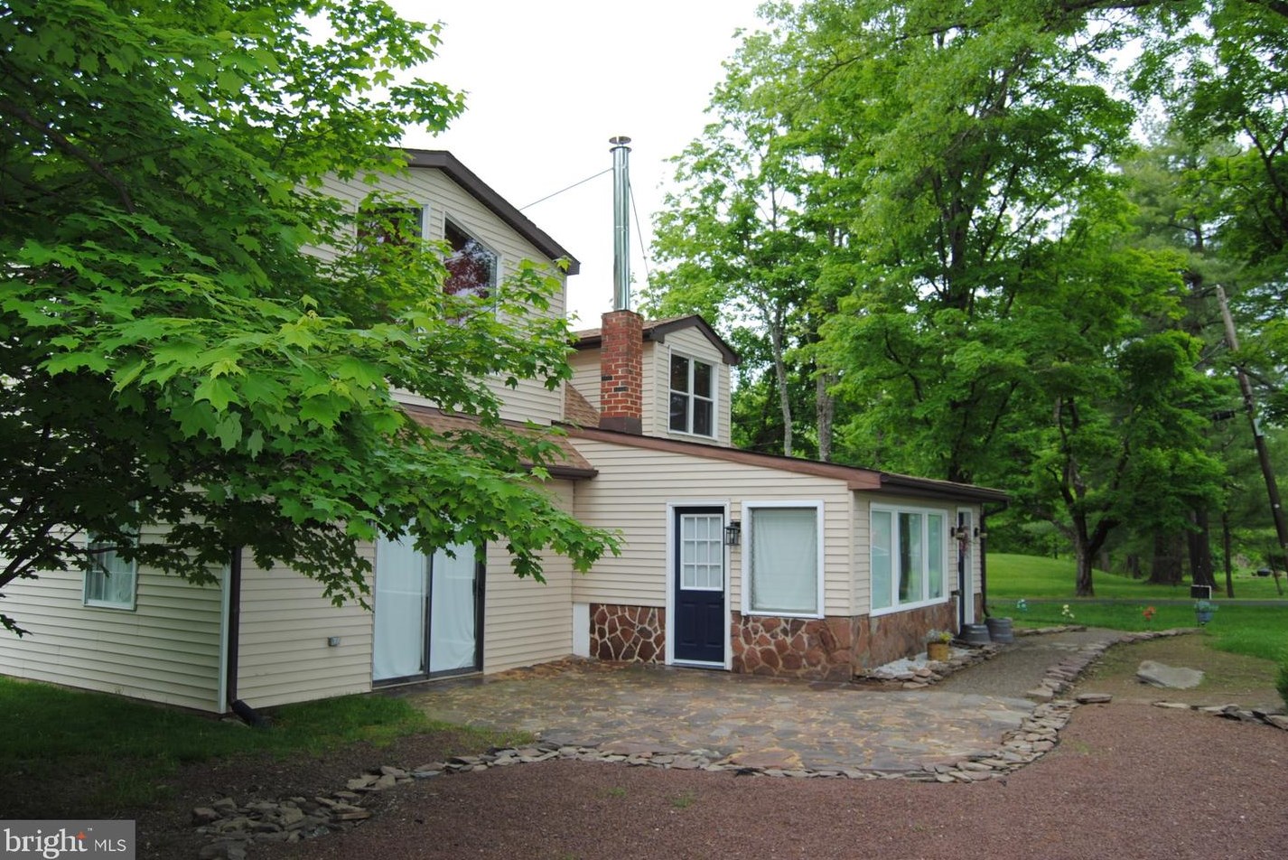 6 Neshaminy Ave, Upper Makefield PA  18940-9647 exterior