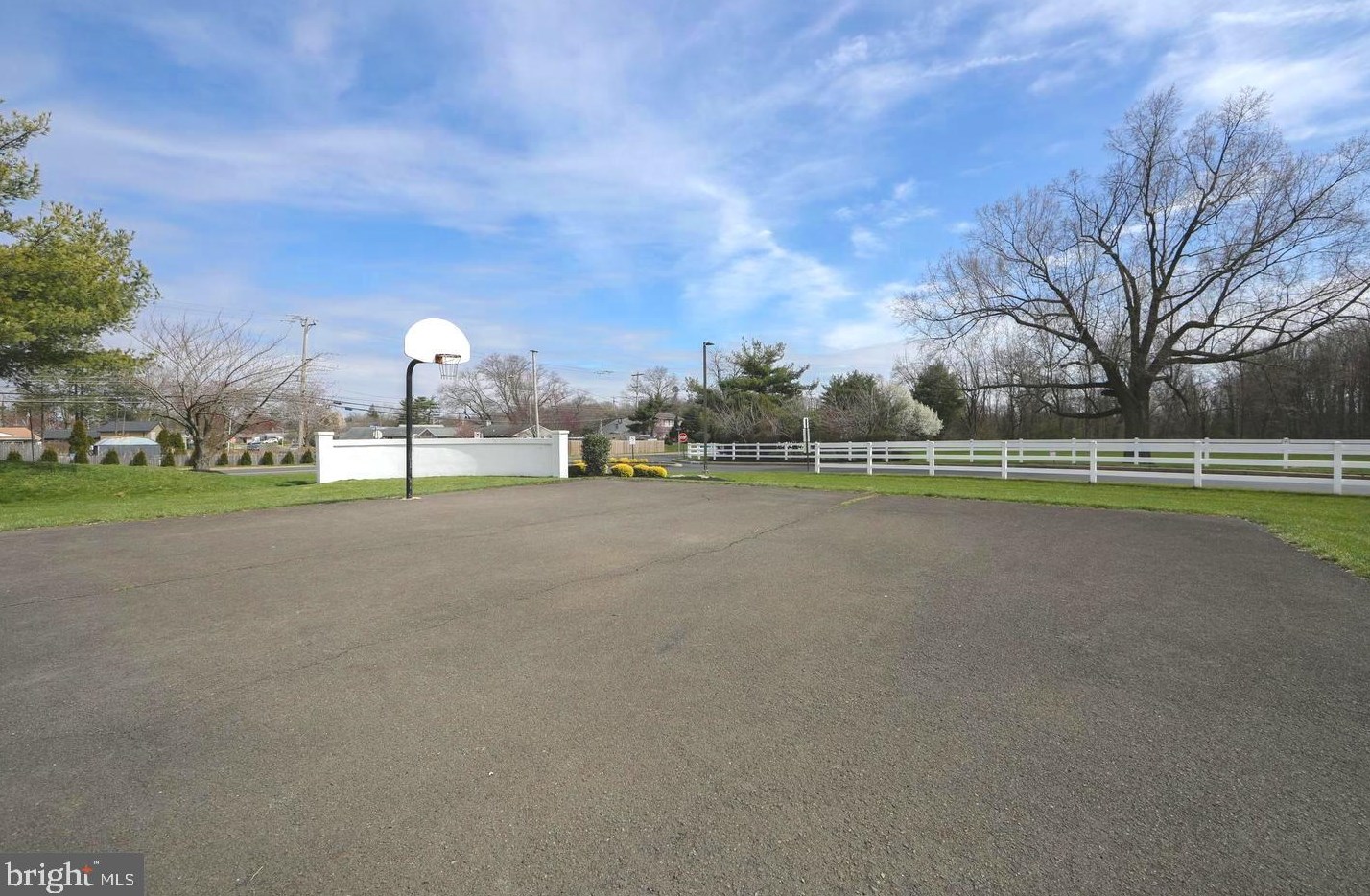 92 Catherine Ct, Levittown PA  19057-3616 exterior