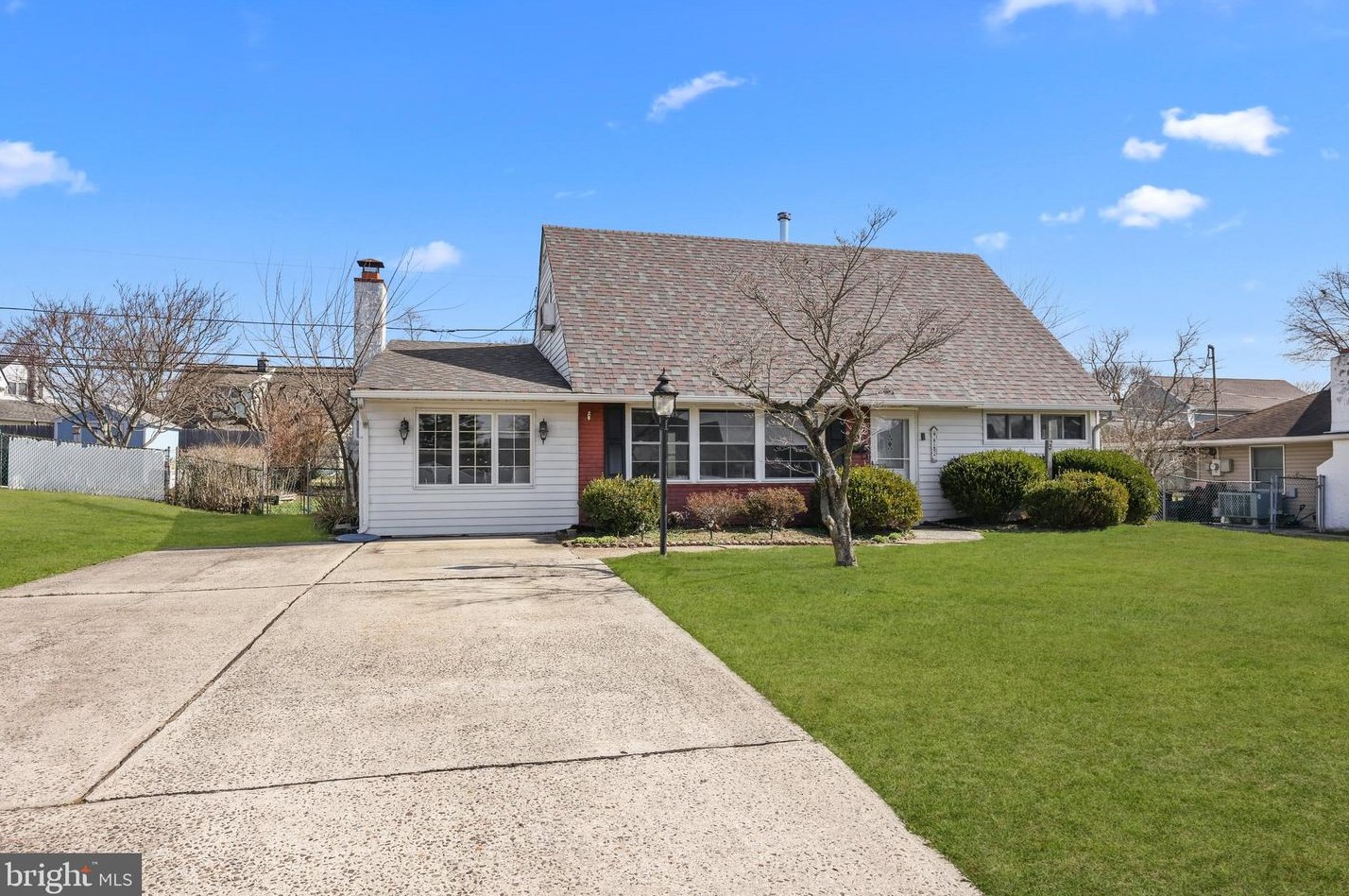 30 Conifer Rd, Levittown PA 19057-1718 exterior