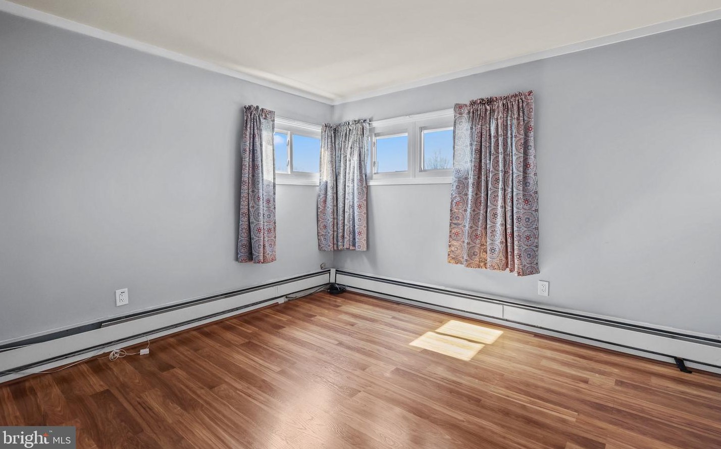 30 Conifer Rd, Levittown PA 19057-1718 exterior