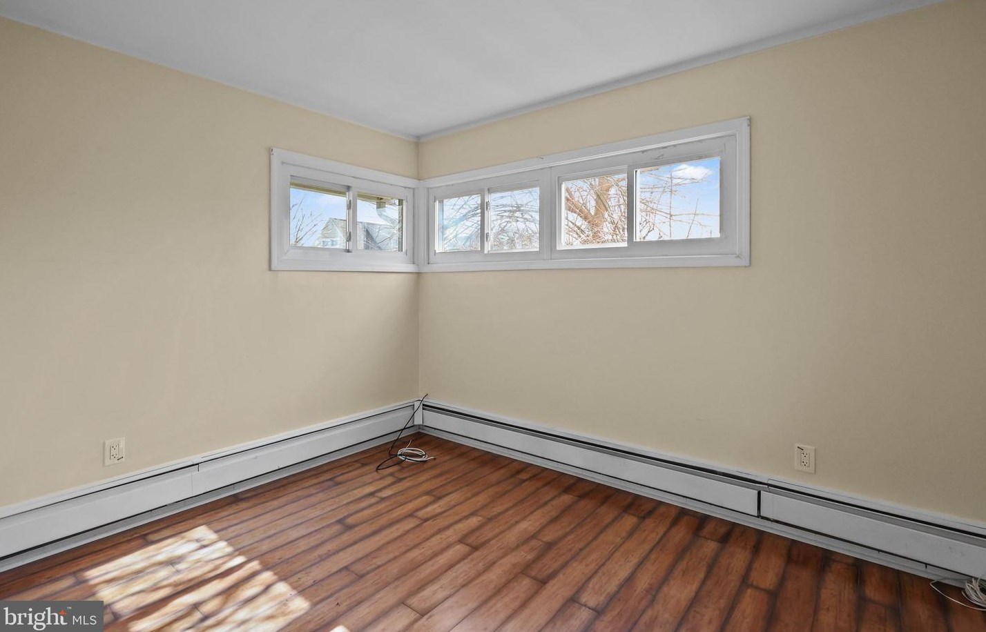 30 Conifer Rd, Levittown PA 19057-1718 exterior