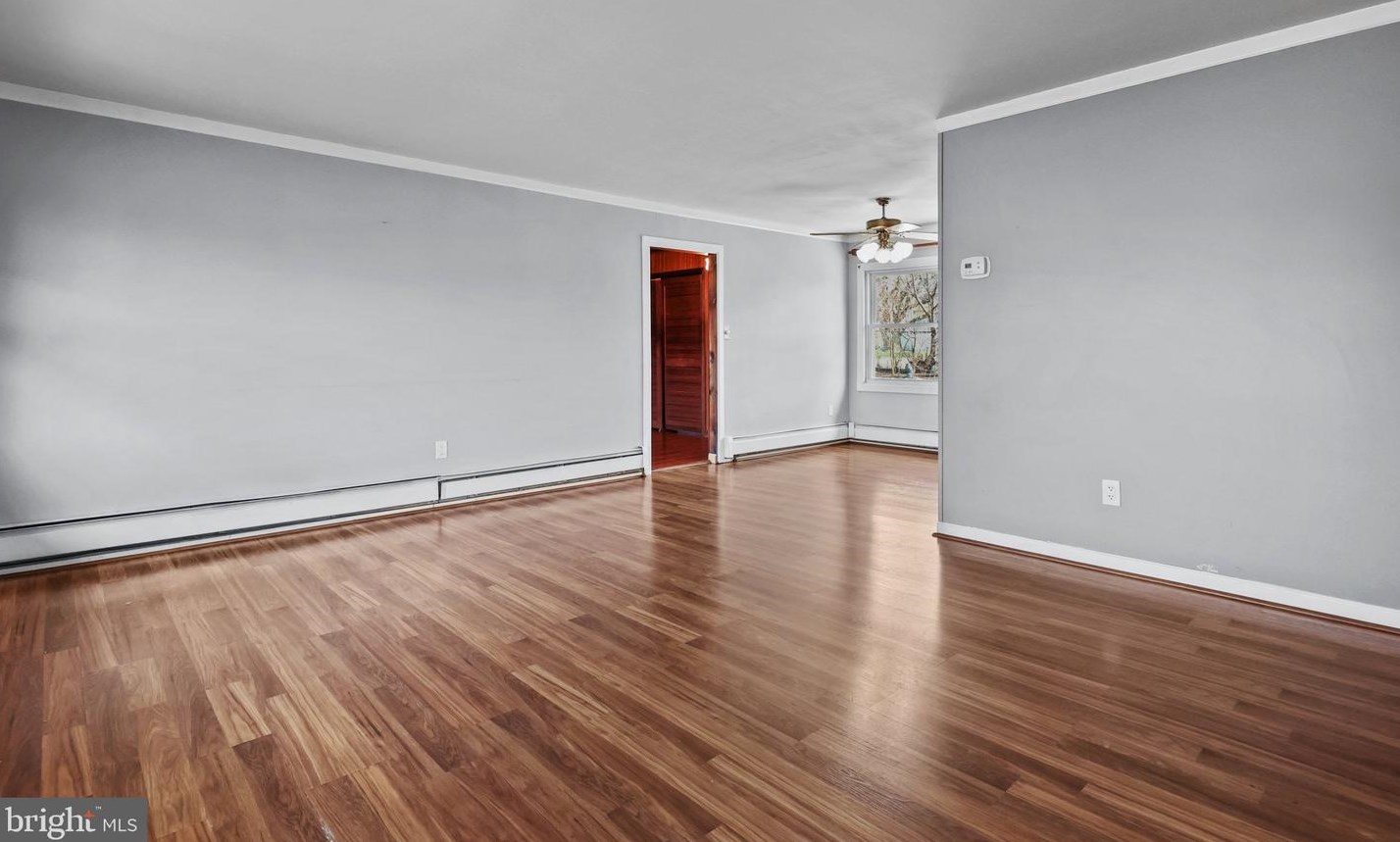 30 Conifer Rd, Levittown PA 19057-1718 exterior