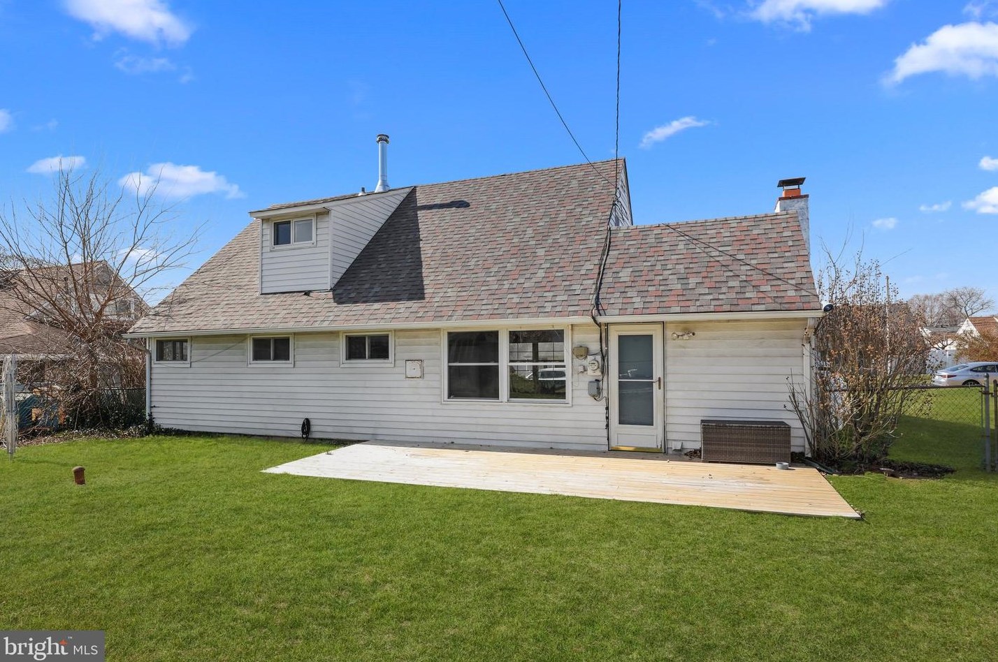 30 Conifer Rd, Levittown PA 19057-1718 exterior